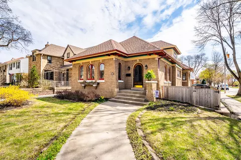 2602 Lefeber, Wauwatosa, WI 53213