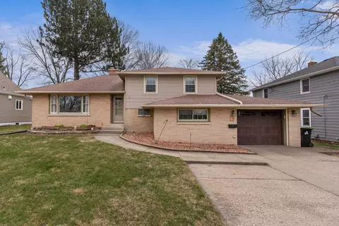 425 W Washington, Hartford, WI 53027