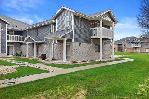 410 W Aspen #12, Oak Creek, WI 53154