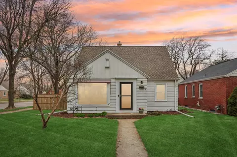 7930 W Lorraine, Milwaukee, WI 53222