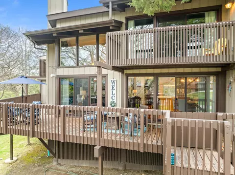 880 W Windsor #J1, Fontana, WI 53125