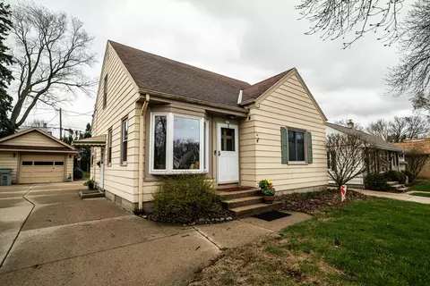 223 W Crawford, Milwaukee, WI 53207