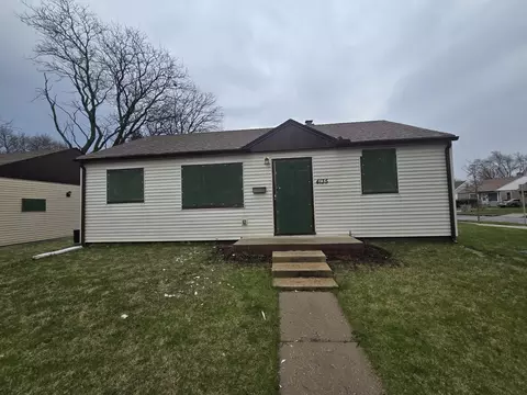 4135 W Eggert, Milwaukee, WI 53209