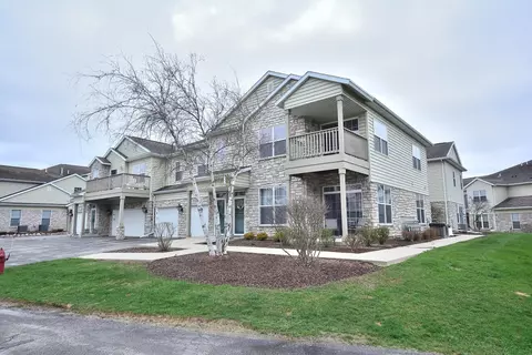 n17w26538 Meadowgrass #B, Pewaukee, WI 53072