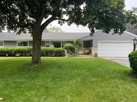 12113 N N Rdg, Hales Corners, WI 53130