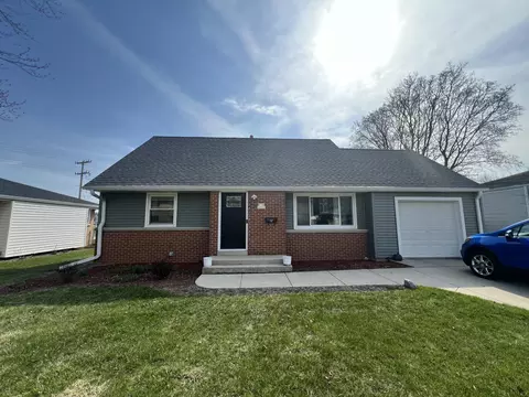 w158n9026 Charles, Menomonee Falls, WI 53051