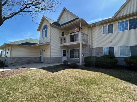 4774 W Maple Leaf, Greenfield, WI 53220