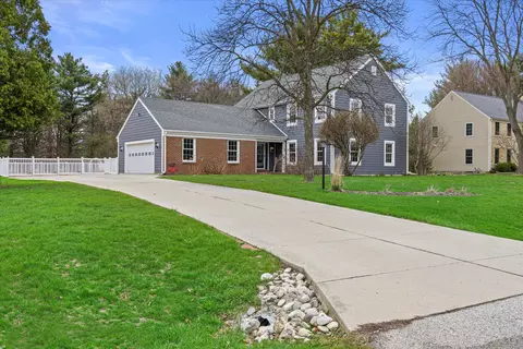 259 Fieldstone, Delafield, WI 53018