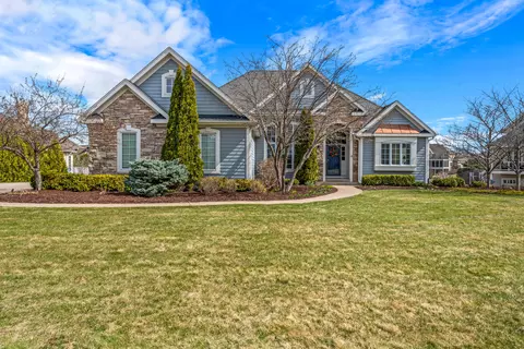 1293 Mary Hl, Hartland, WI 53029