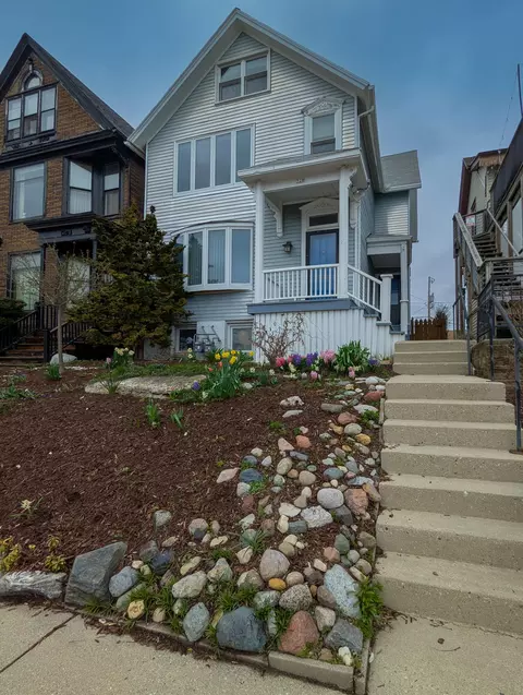 528 E Glover, Milwaukee, WI 53212