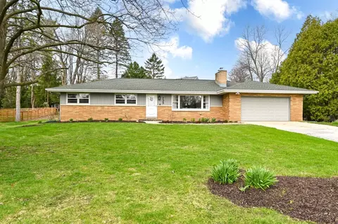 735 Elm Grv, Elm Grove, WI 53122