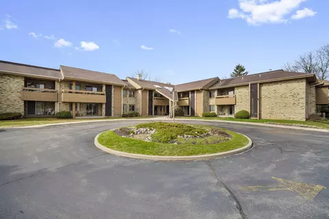 2101 W Good Hope #112, Glendale, WI 53209