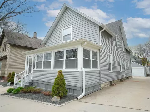 1367 N 72nd, Wauwatosa, WI 53213