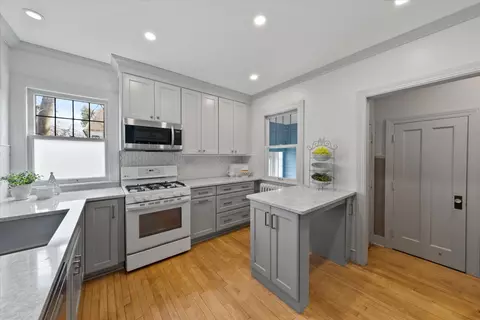 103 Ellenbecker, Thiensville, WI 53092