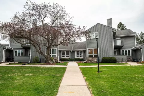 15609 W W Brk, New Berlin, WI 53151