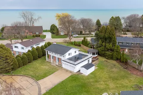 23 Queens, Racine, WI 53402