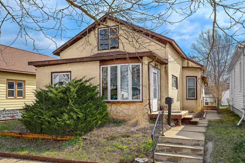 1710 Loomis, La Crosse, WI 54603