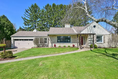830 W Apple Tree, Glendale, WI 53217