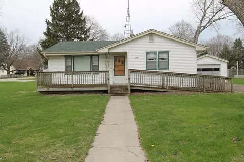 1524 Center, Lyons, WI 53148