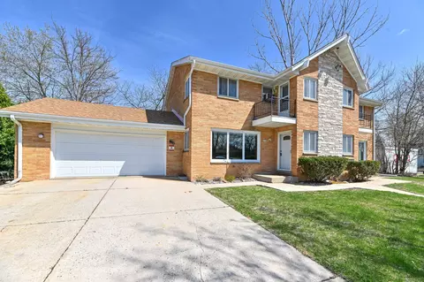 2756 N 124th #2758, Wauwatosa, WI 53222
