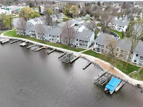 300 Foxwood #123, Waterford, WI 53185