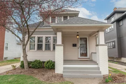 2547 N 70th, Wauwatosa, WI 53213