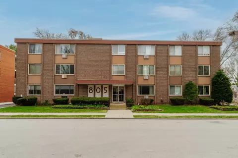 805 E Henry Clay #304, Whitefish Bay, WI 53217