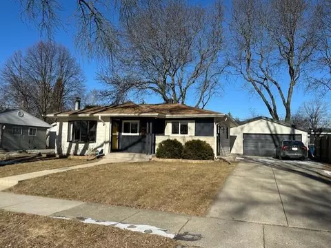 1628 Aldoro, Waukesha, WI 53188