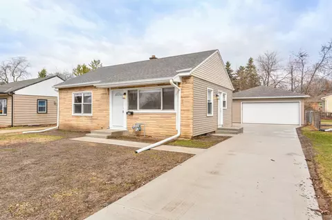 204 W Armour, Milwaukee, WI 53207