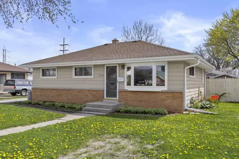 1723 Pewaukee, Waukesha, WI 53188