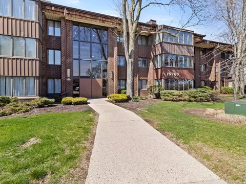 n85w15700 Ridge #307, Menomonee Falls, WI 53051