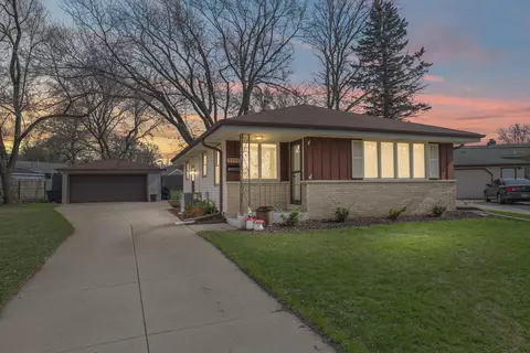 9733 W Vigo, West Allis, WI 53227