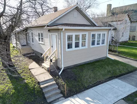 1314 Dr Martin Luther King, Racine, WI 53404