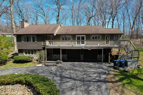 s44w22046 Sun Rdg, Waukesha, WI 53189