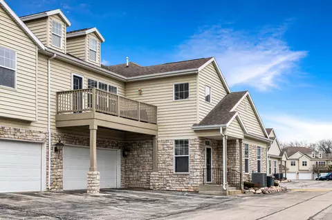 n17w26529 Meadowgrass #D, Pewaukee, WI 53072