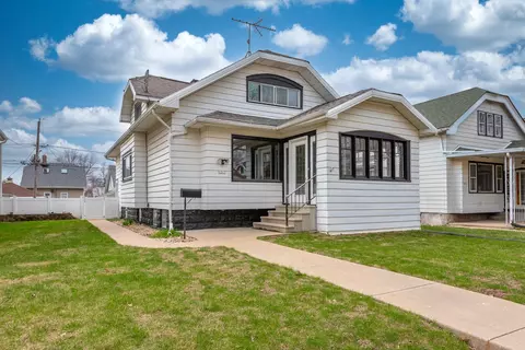 1317 S 75th, West Allis, WI 53214