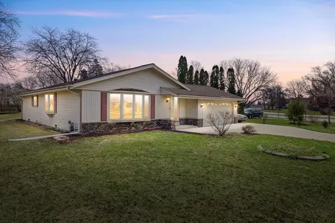 2500 S Brookside, New Berlin, WI 53151