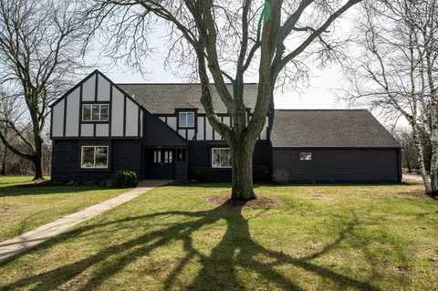 909 Old Tower, Oconomowoc, WI 53066