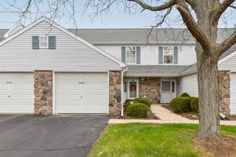 509 Lake Blf #D, Thiensville, WI 53092