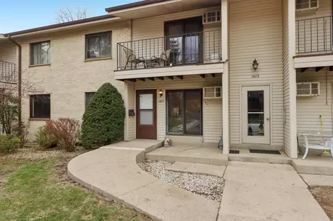 1677 S Coachlight, New Berlin, WI 53151