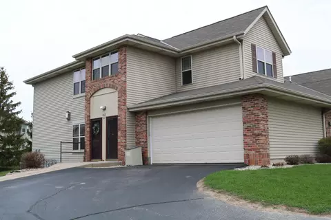 1022 E Woodview #2, Slinger, WI 53086