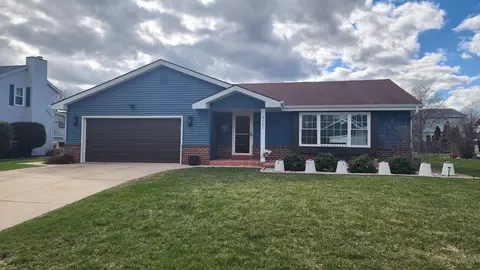 8201 S Lauree, Oak Creek, WI 53154