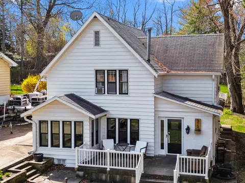 515 Maple Hl, Twin Lakes, WI 53181