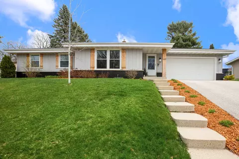 1419 Summit, Mukwonago, WI 53149