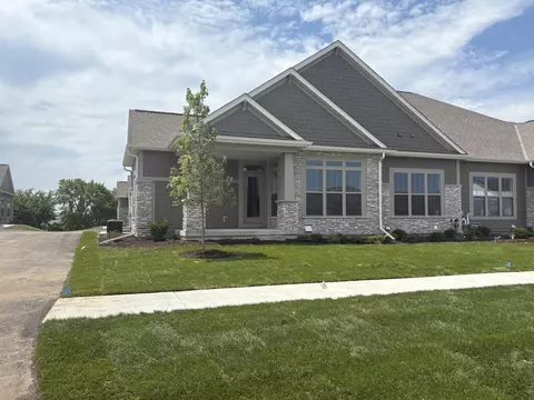 n28w25285 Parkway Rdg #-D  14  50, Pewaukee, WI 53072