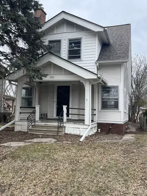 1914 Edgewood, Shorewood, WI 53211