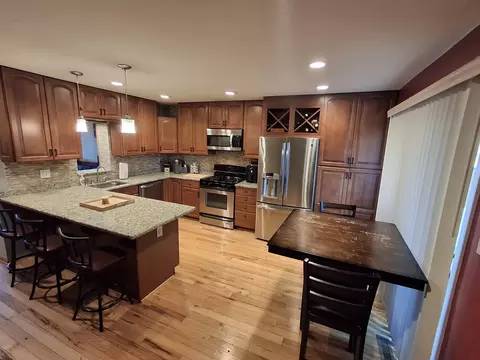 1631 W Edgerton #B, Milwaukee, WI 53221