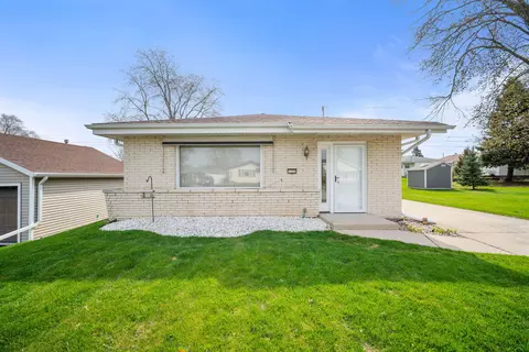 4242 S 90th, Greenfield, WI 53228