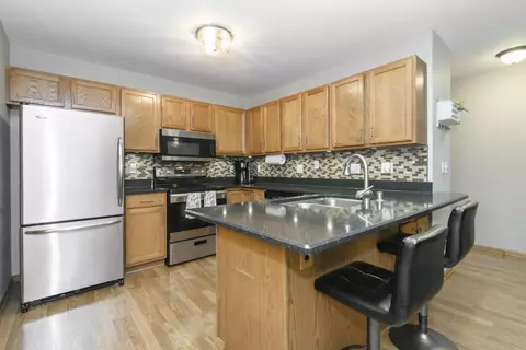 1901 Mallard Pointe #E, Waukesha, WI 53189
