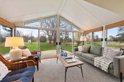 1528 W Homestead, Mequon, WI 53092